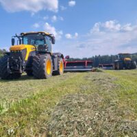 JCB mit Bandschwader